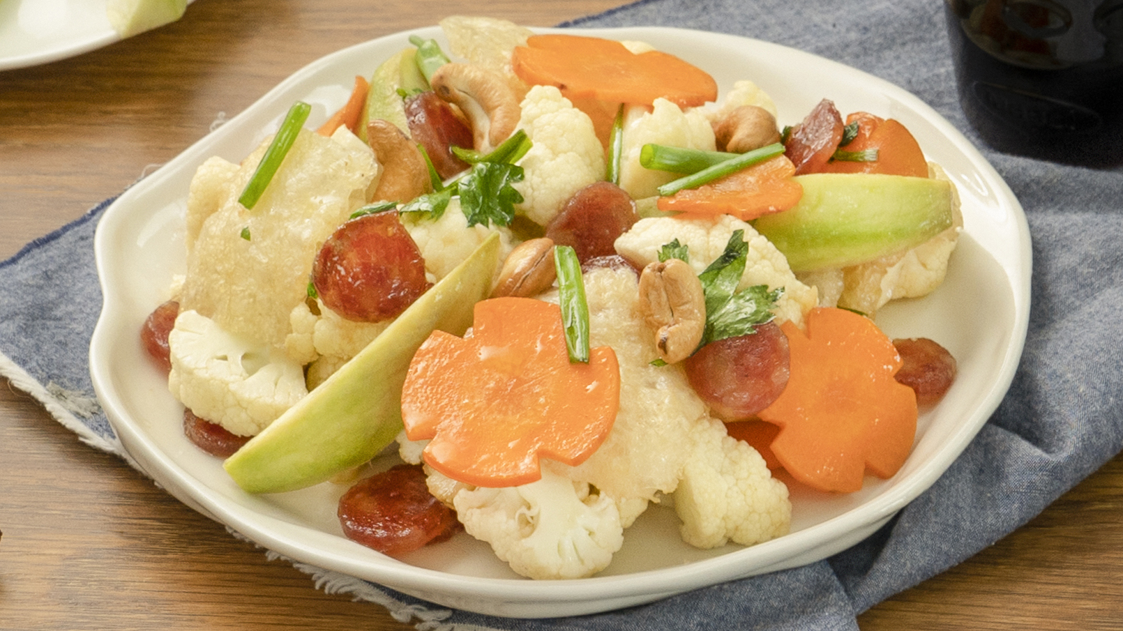 Bong bóng xào rau củ là một món ăn vô cùng dễ thực hiện cho bữa cơm gia đình thêm mới lạ