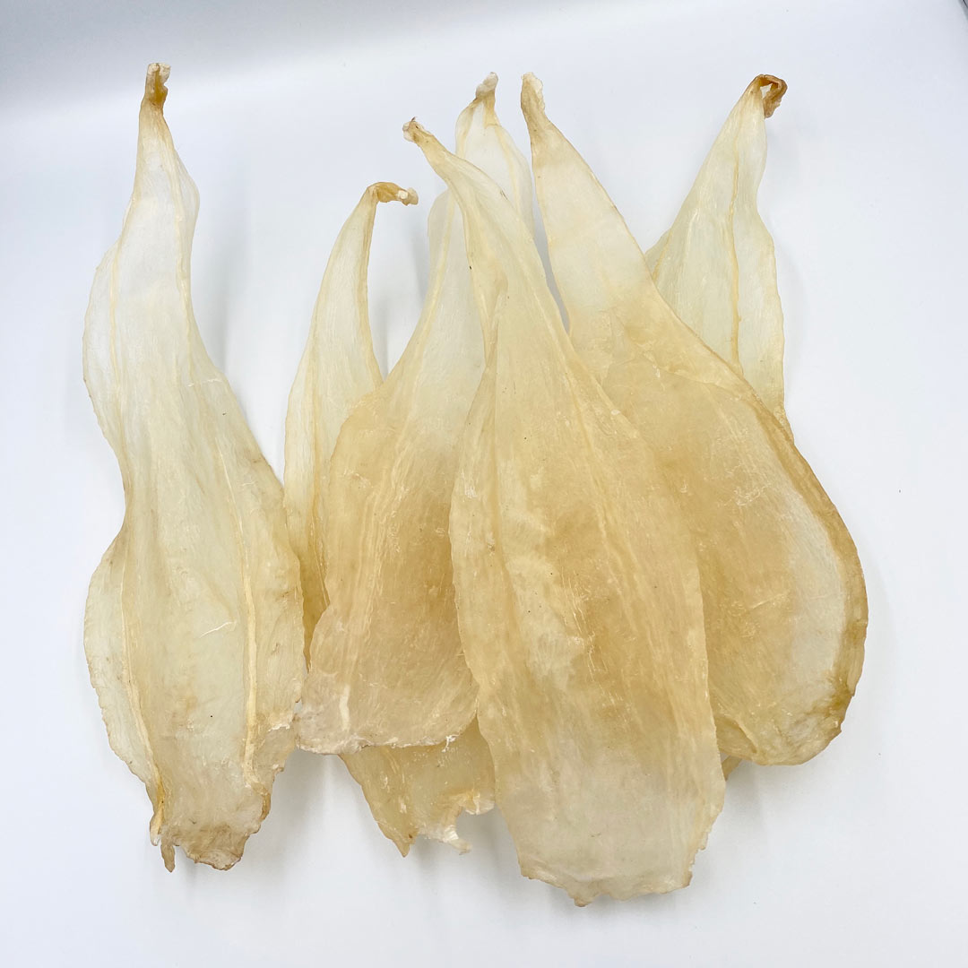 Bong bóng cá lạc là loại bong bóng cá phổ biến nhất tại Nha Trang, bạn có thể dễ dàng tìm thấy tại các chợ hoặc cửa hàng bán đặc sản