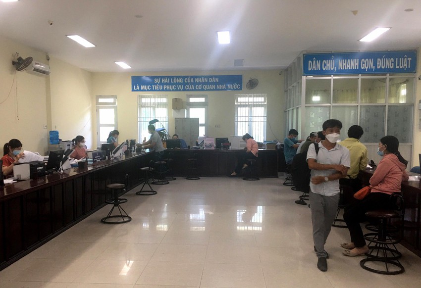 BPMC huyện Cam Lâm đã mở cửa để người dân lấy số không giới hạn. Ảnh: THANH ĐỨC