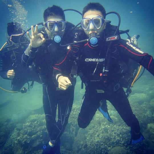 Đi bộ dưới biển ngắm san hô là một trong những hoạt động thú vị bậc nhất trên hòn đảo xinh đẹp. Ảnh: @yujahongir