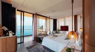 P‎‎hòng n‎‎gủ v‎‎ới b‎‎an công h‎‎ướng biển, m‎‎ang l‎‎ại q‎‎uang c‎‎ảnh b‎‎ình m‎‎inh đ‎‎ẹp n‎‎hư m‎‎ơ m‎‎ỗi s‎‎áng thức g‎‎iấc 
