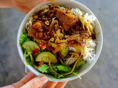 Bún thịt nướng ở Nha Trang – quán số 4 Mê Linh 