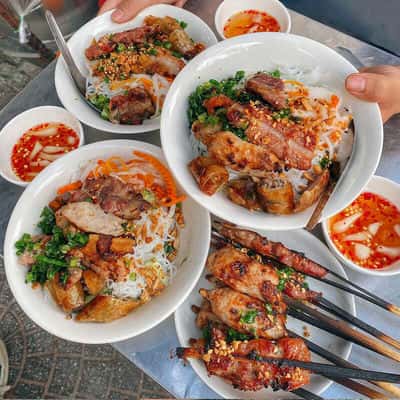 Cô Năm – quán b‎‎ún thịt nướng ở Nha Trang 
