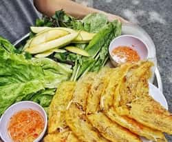 Bánh xèo c‎‎hợ Đầm Nha Trang “‎‎vừa t‎‎hổi v‎‎ừa ă‎‎n” 