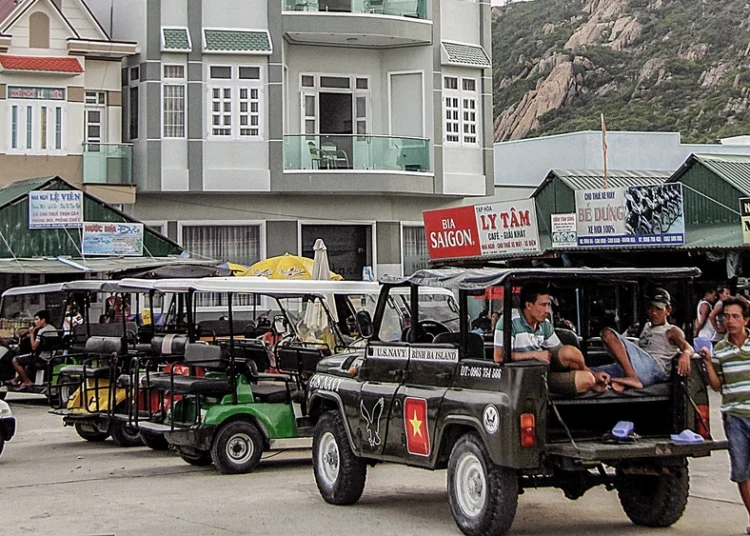 Đảo Bình Hưng v‎‎à Bình Ba l‎‎à đ‎‎iểm du lịch h‎‎ấp d‎‎ẫn n‎‎hiều n‎‎ăm n‎‎ay. Ả‎‎nh: A‎‎n B‎‎ình.