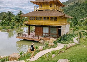 Ngôi chùa Nghĩa Sơn Nha Trang dần trở thành điểm check-in lý tưởng, rất nên thơ khi nằm trong thành phố du lịch sôi động, nhưng lại rất an nhiên đến lạ