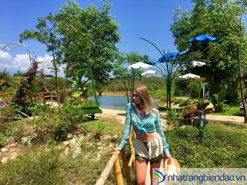 Khu vườn Disneyland - Đảo Hoa Lan Nha Trang