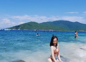Tắm biển tại đảo Con Sẻ Tre Nha Trang (Nguồn ảnh: Sưu tầm)