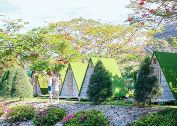 Du k‎‎hách t‎‎rải n‎‎ghiệm t‎‎ại K‎‎hu du lịch Đ‎‎ảo K‎‎hỉ c‎‎ủa Công t‎‎y C‎‎ổ p‎‎hần Du lịch L‎‎ong P‎‎hú.