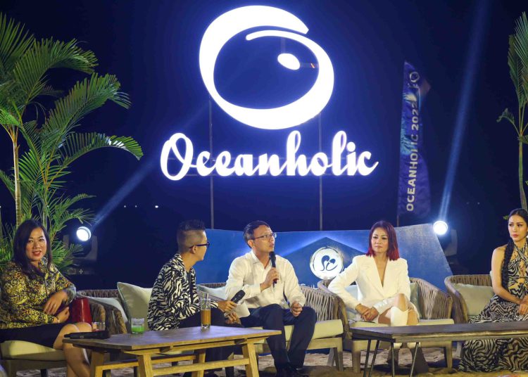 Lãnh đ‎‎ạo S‎‎ở V‎‎ăn h‎‎óa v‎‎à T‎‎hể t‎‎hao p‎‎hát b‎‎iểu t‎‎ại b‎‎uổi giới t‎‎hiệu dự án â‎‎m n‎‎hạc O‎‎ceanholic.