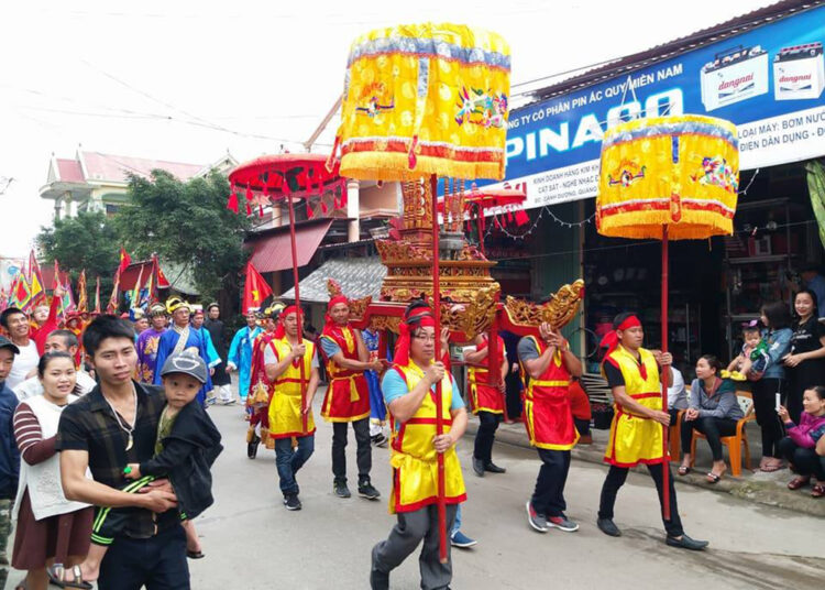 Lễ Rước Sắc được sự tham gia của đông đảo dân làng