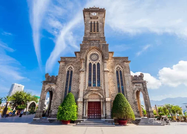 Nhà Thờ Núi Nha Trang - Kiến Trúc Gothic Cổ Tuyệt Đẹp