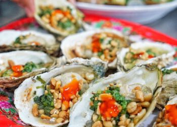 Bờ Kè Quán là quán hải sản Bờ Kè Nha Trang nổi tiếng tại thành phố biển. Ảnh: Ryanfoodaholic