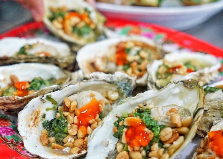 Bờ Kè Quán là quán hải sản Bờ Kè Nha Trang nổi tiếng tại thành phố biển. Ảnh: Ryanfoodaholic