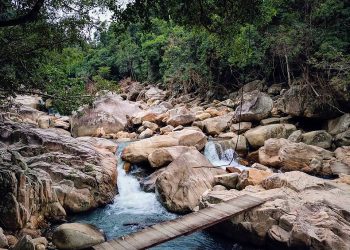 Suối Đá Giăng thuộc huyện Cam Lâm (Ảnh: Sưu tầm)