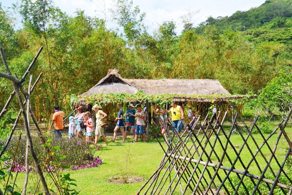 Làng quê Việt - Đảo Hoa Lan Nha Trang