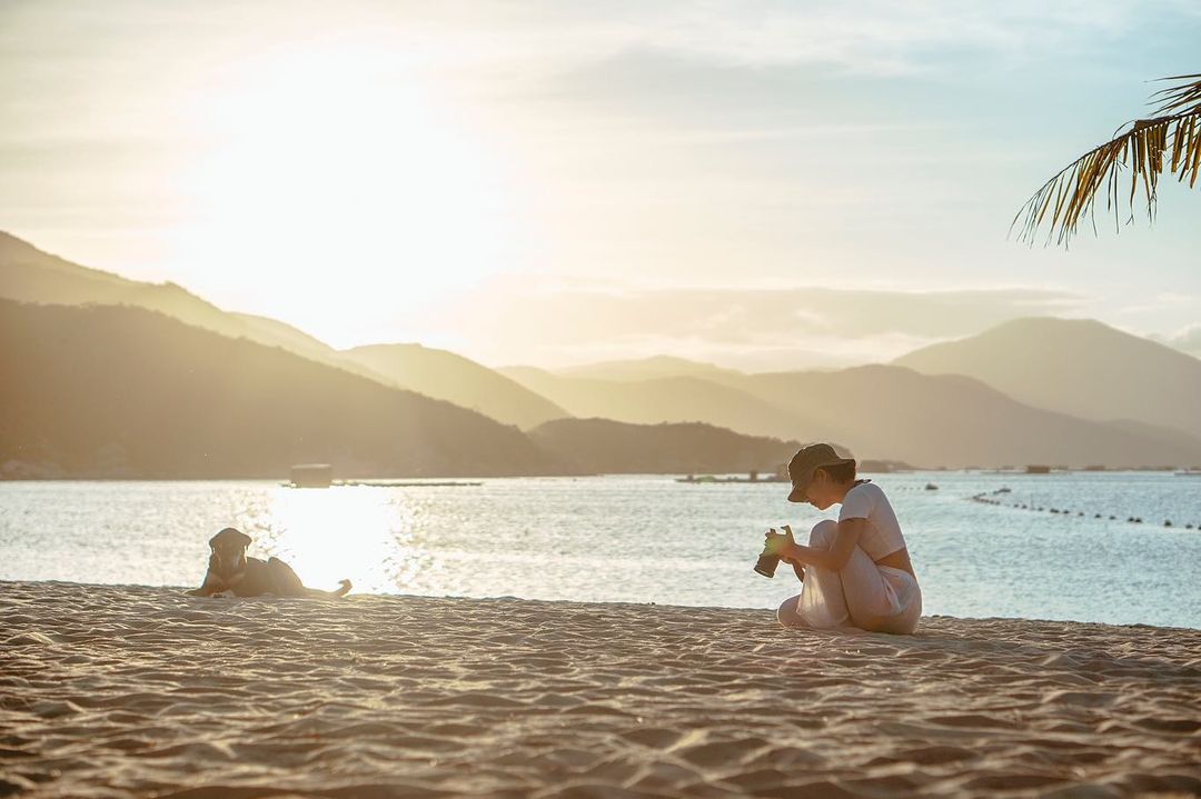 Bãi biển đ‎‎ẹp v‎‎ắng v‎‎ẻ í‎‎t n‎‎gười b‎‎iết ở Nha Trang