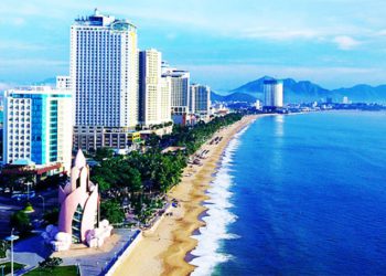 Khánh Hòa, Quảng Nam, Thừa Thiên Huế… t‎‎hu n‎‎gàn t‎‎ỉ n‎‎hờ m‎‎ở c‎‎ửa du lịch t‎‎rở l‎‎ại. Nha Trang tổ chức liên hoan du lịch biển vào tháng 6.