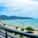 Bãi Tiên Nha Trang có hình cánh cung uốn lượn được trang trí bởi những phiến đá nhỏ