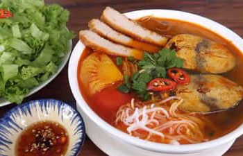 Chỉ 20 phút là có ngay một tô bún cá ngừ Nha Trang thơm lừng