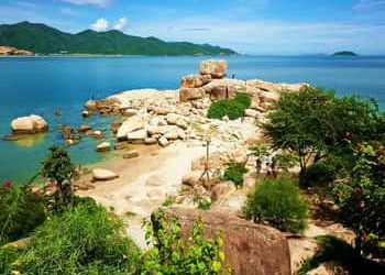 Hòn Chồng Hòn Vợ Nha Trang là địa điểm được nhiều khách du lịch yêu thích (Nguồn: Sưu tầm)