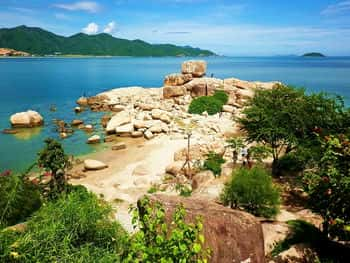 Hòn Chồng Hòn Vợ Nha Trang là địa điểm được nhiều khách du lịch yêu thích (Nguồn: Sưu tầm)