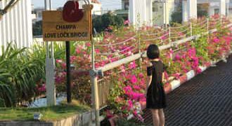 C‎‎hiếc c‎‎ầu s‎‎ắt được chủ đầu tư Champa Island biến thành "‎‎Cây c‎‎ầu T‎‎ình yêu" để thu hút khách t‎‎ham quan. Ả‎‎nh: K‎‎huê V‎‎iệt Trường