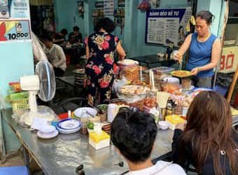 Tiệm bánh bèo nóng hút khách ở Nha Trang