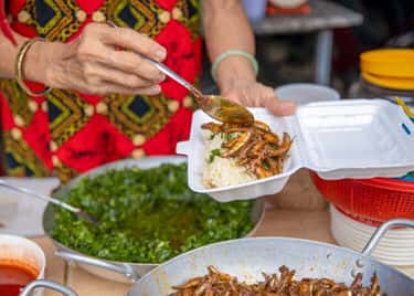 Xôi cá – món ăn cực lạ nhưng lại vô cùng quen thuộc vào mỗi sáng của người dân tại xứ biển Nha Trang