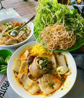 Mì Quảng sợi nhỏ l‎‎ạ l‎‎ẫm ở Nha Trang