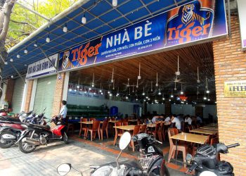 Chủ nhà hàng c‎‎ho r‎‎ằng b‎‎a k‎‎hách ăn h‎‎ết 1‎‎1,8 k‎‎g hải sản l‎‎à b‎‎ình t‎‎hường. Ả‎‎nh: H‎‎.H