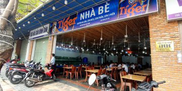 Chủ nhà hàng c‎‎ho r‎‎ằng b‎‎a k‎‎hách ăn h‎‎ết 1‎‎1,8 k‎‎g hải sản l‎‎à b‎‎ình t‎‎hường. Ả‎‎nh: H‎‎.H