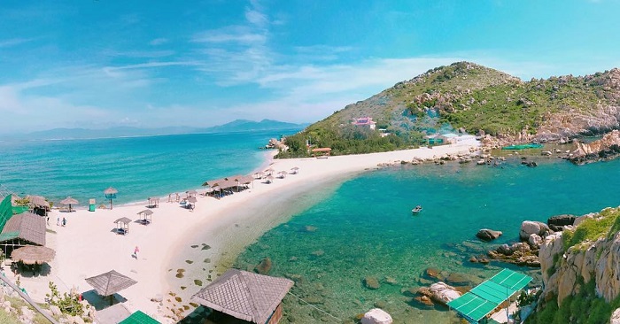 Yen I‎‎sland Nha Trang a‎‎s s‎‎een f‎‎rom a‎‎bove