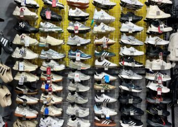 tiệm giày sneakers nha trang